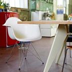 Eames Plastic Armchair RE DAR - Chrome Base från Vålamagasinet Matstolar, Vitra, Image-2