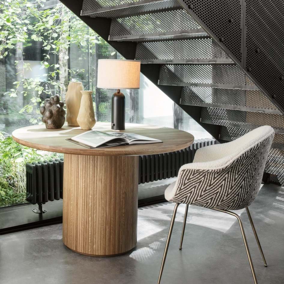 Moon Dining Table Ø120 cm från Vålamagasinet Matbord, Gubi, Image-3