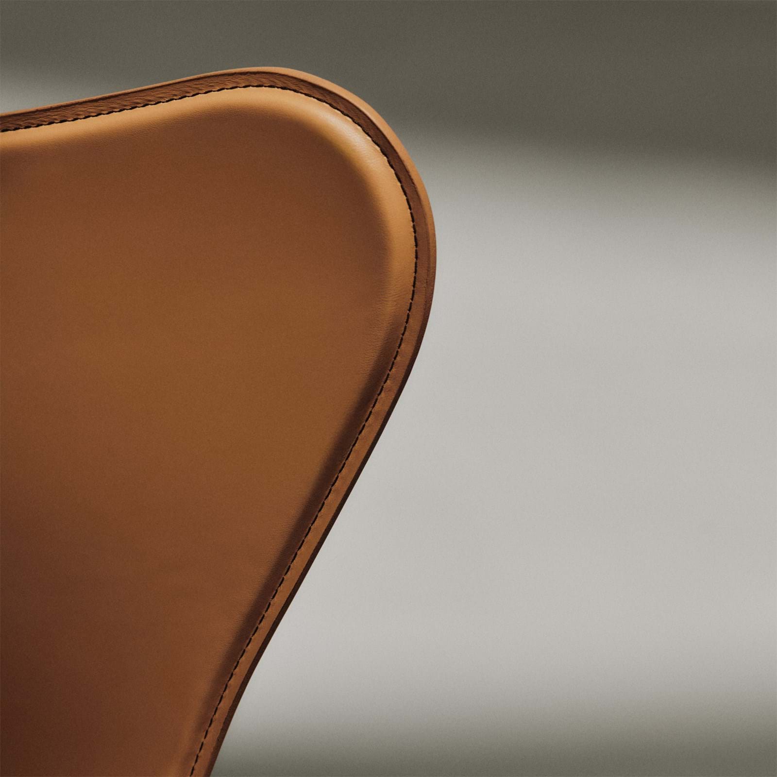 Sjuan Tailored Stol från Vålamagasinet Matstolar, Fritz Hansen, Image-4