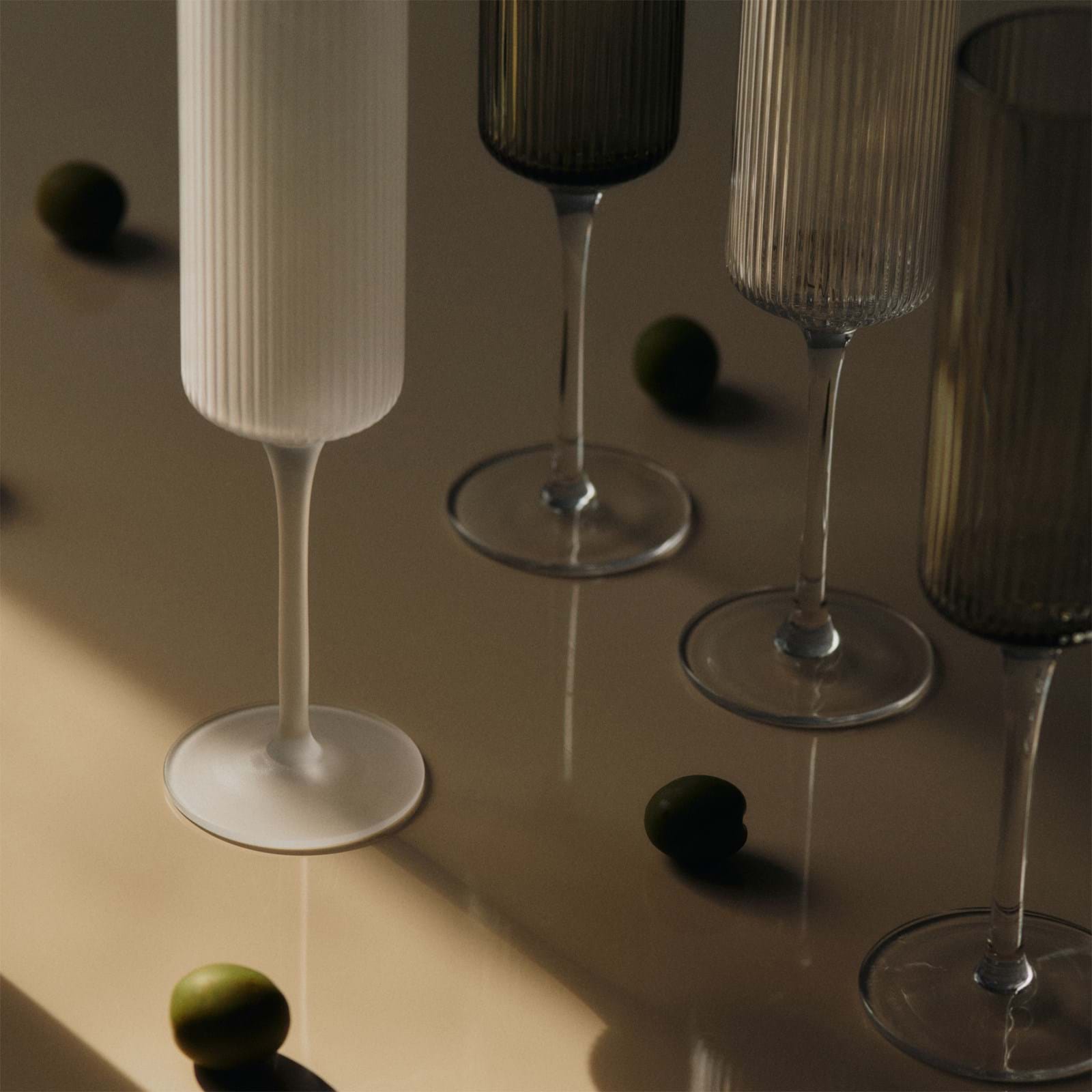 Ripple Champagne Flutes Set Of 2 från Vålamagasinet Tallrikar och glas, Ferm Living, Image-5