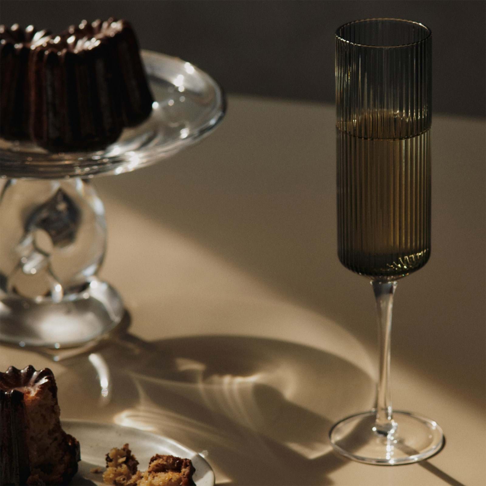 Ripple Champagne Flutes Set Of 2 från Vålamagasinet Tallrikar och glas, Ferm Living, Image-4
