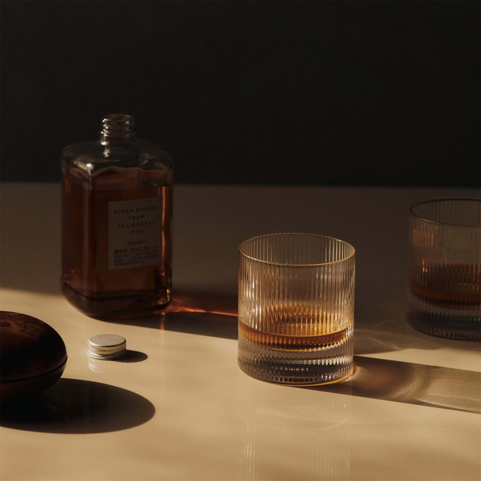 Ripple Tumbler Glasses Set Of 2 från Vålamagasinet Tallrikar och glas, Ferm Living, Image-3