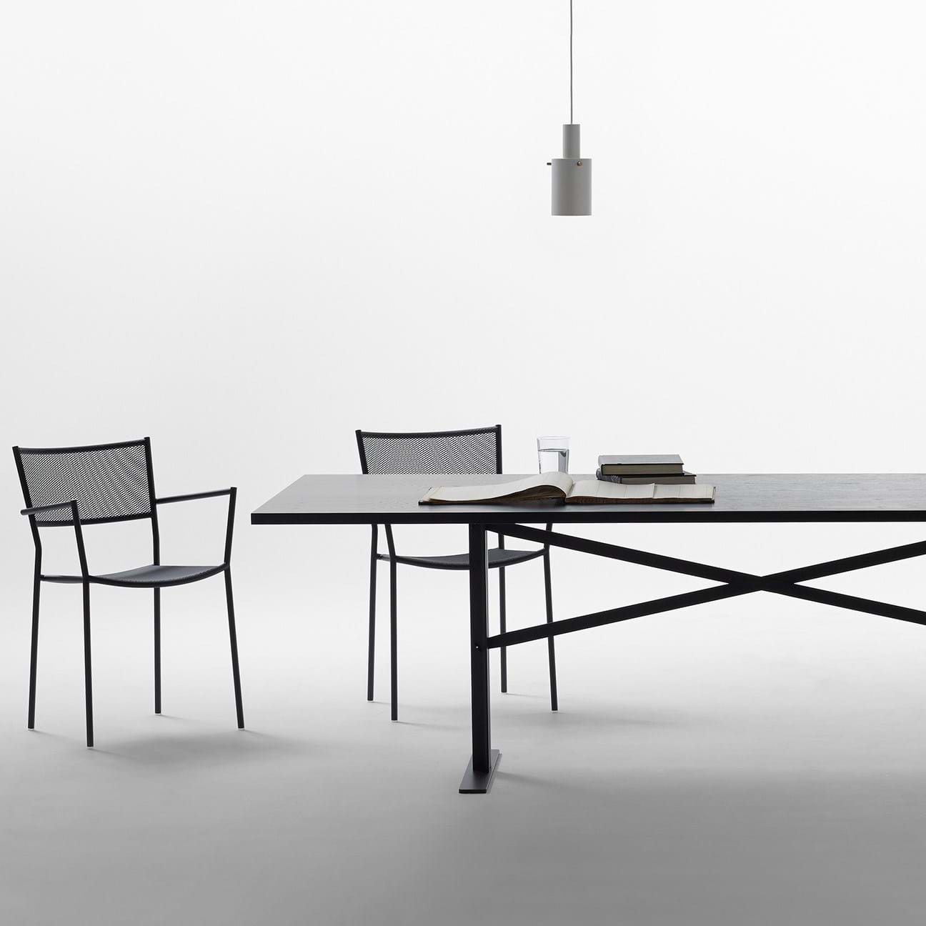 Ferric Table FE-02 från Vålamagasinet Matbord, Massproductions, Image-3