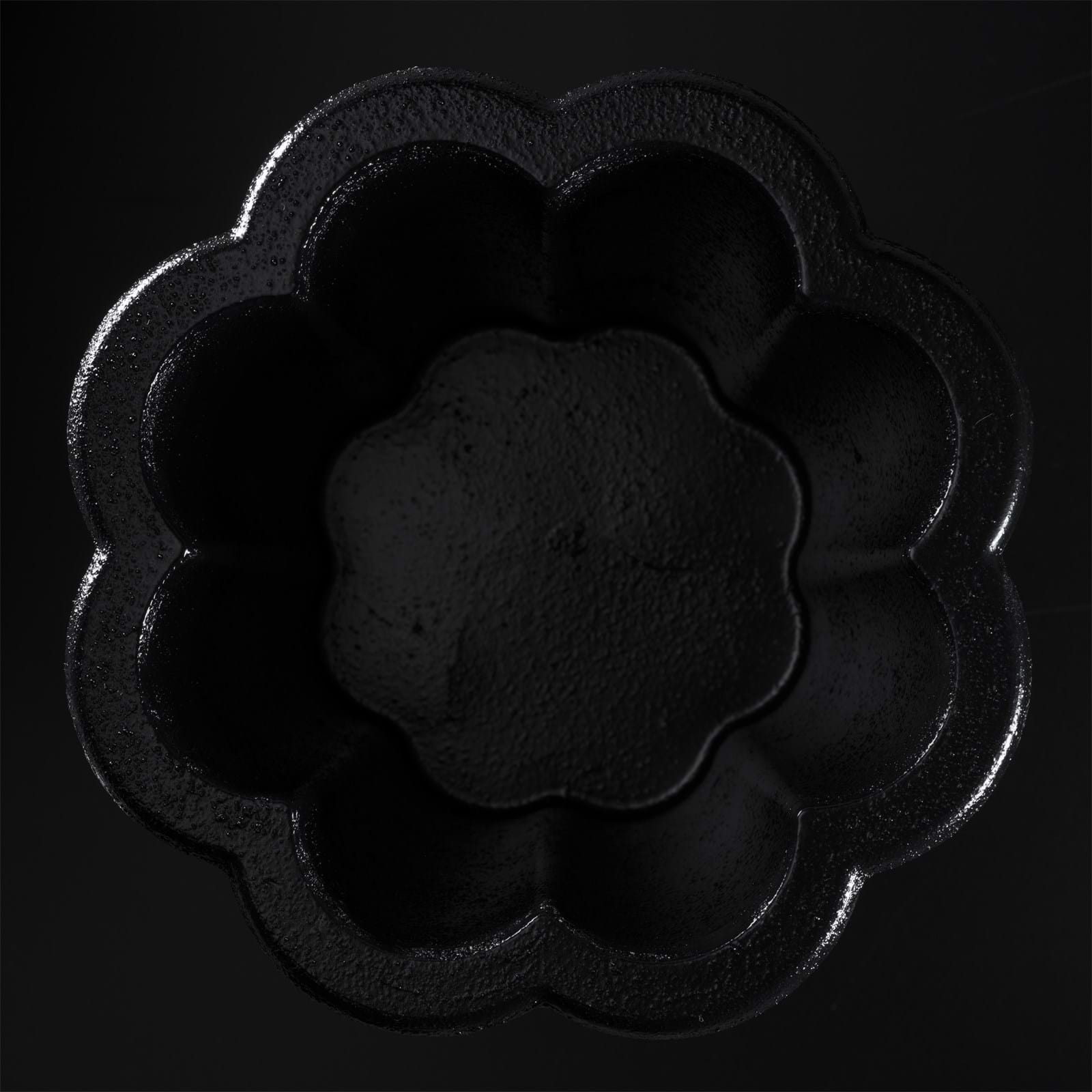 Fjällsippa Kruka Svart från Vålamagasinet Krukor och vaser, Byarums Bruk, Image-3