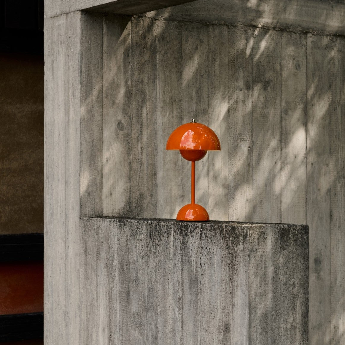 Flowerpot Portable Table Lamp VP9