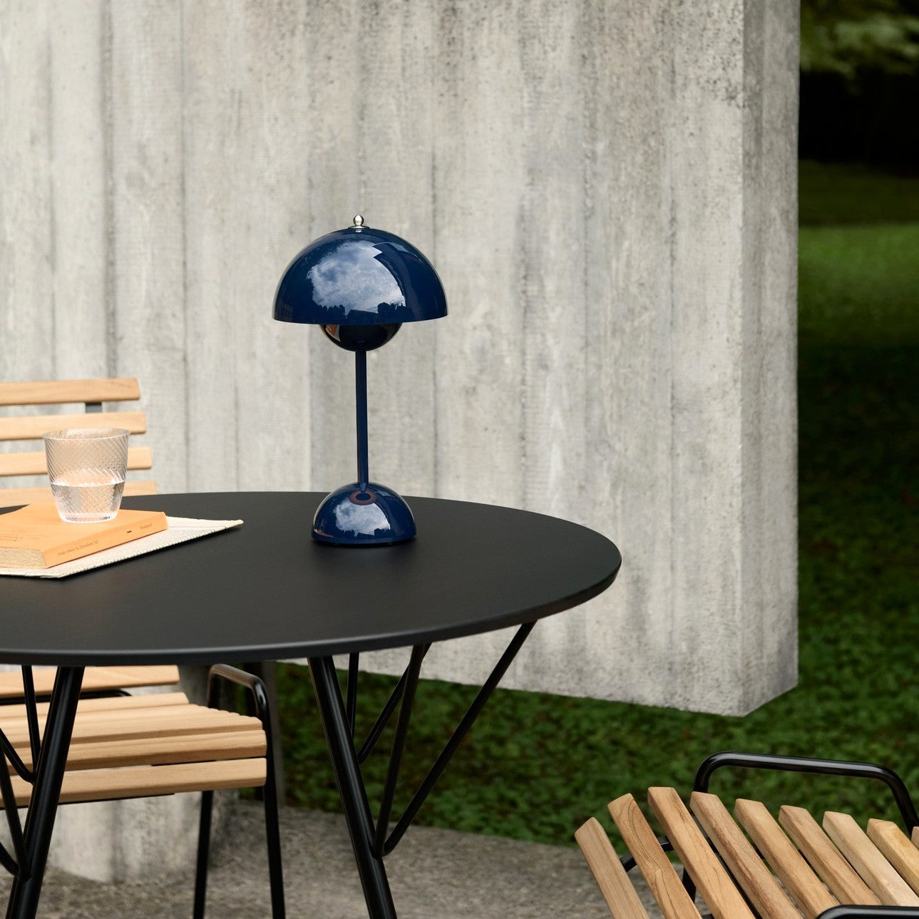 Flowerpot Portable Table Lamp VP9
