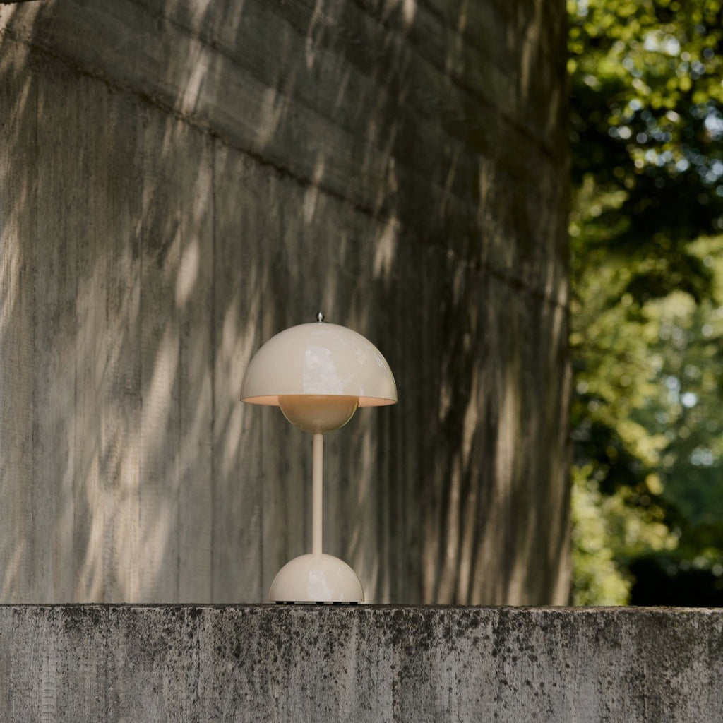 Flowerpot Portable Table Lamp VP9