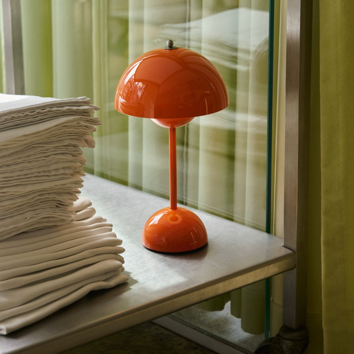 Flowerpot Portable Table Lamp VP9