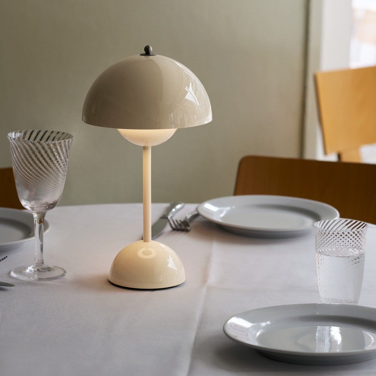 Flowerpot Portable Table Lamp VP9