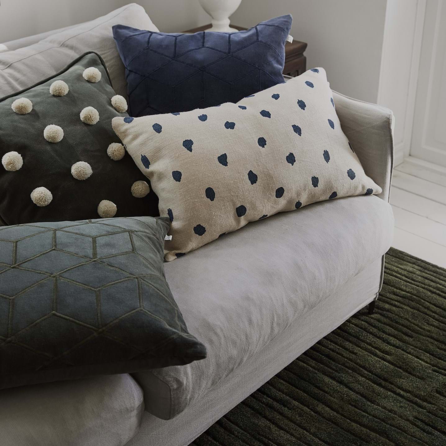 Vir Velvet Cushion Cover 50x50 från Vålamagasinet Prydnadskuddar, Chhatwal & Jonsson, Image-3