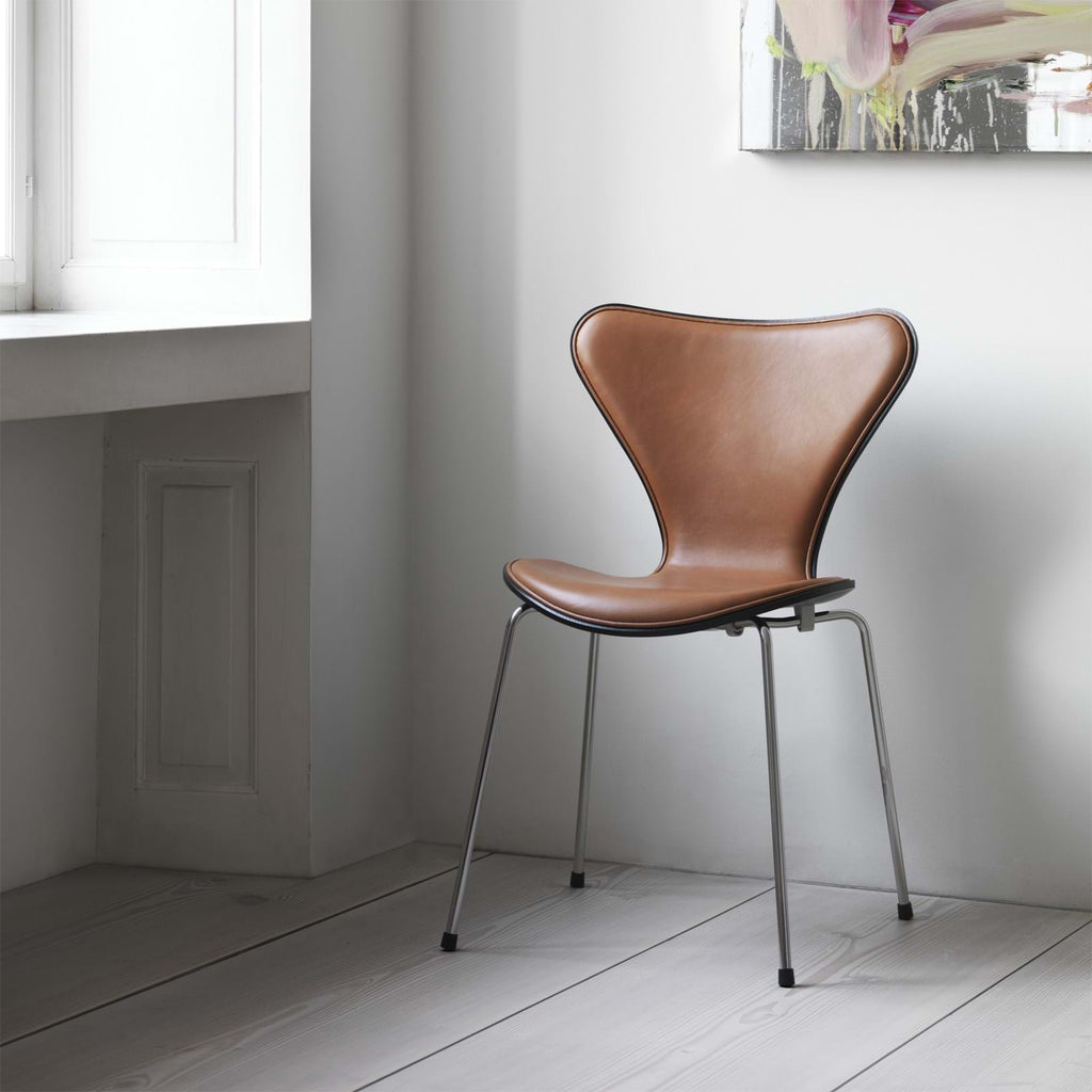 Sjuan 3107 Stol Framsidesklädd från Vålamagasinet Matstolar, Fritz Hansen, Image-2