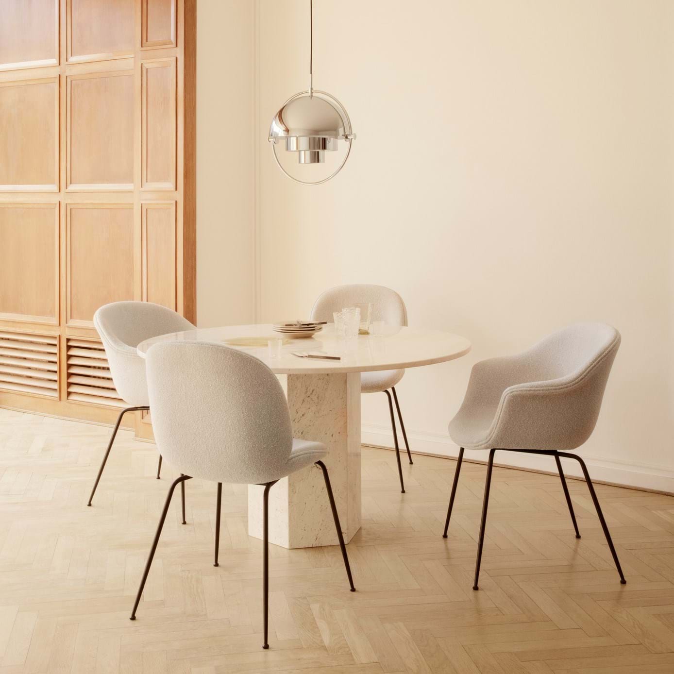 Bat Dining Chair Fully Upholstered Black Matt från Vålamagasinet Matstolar, Gubi, Image-2