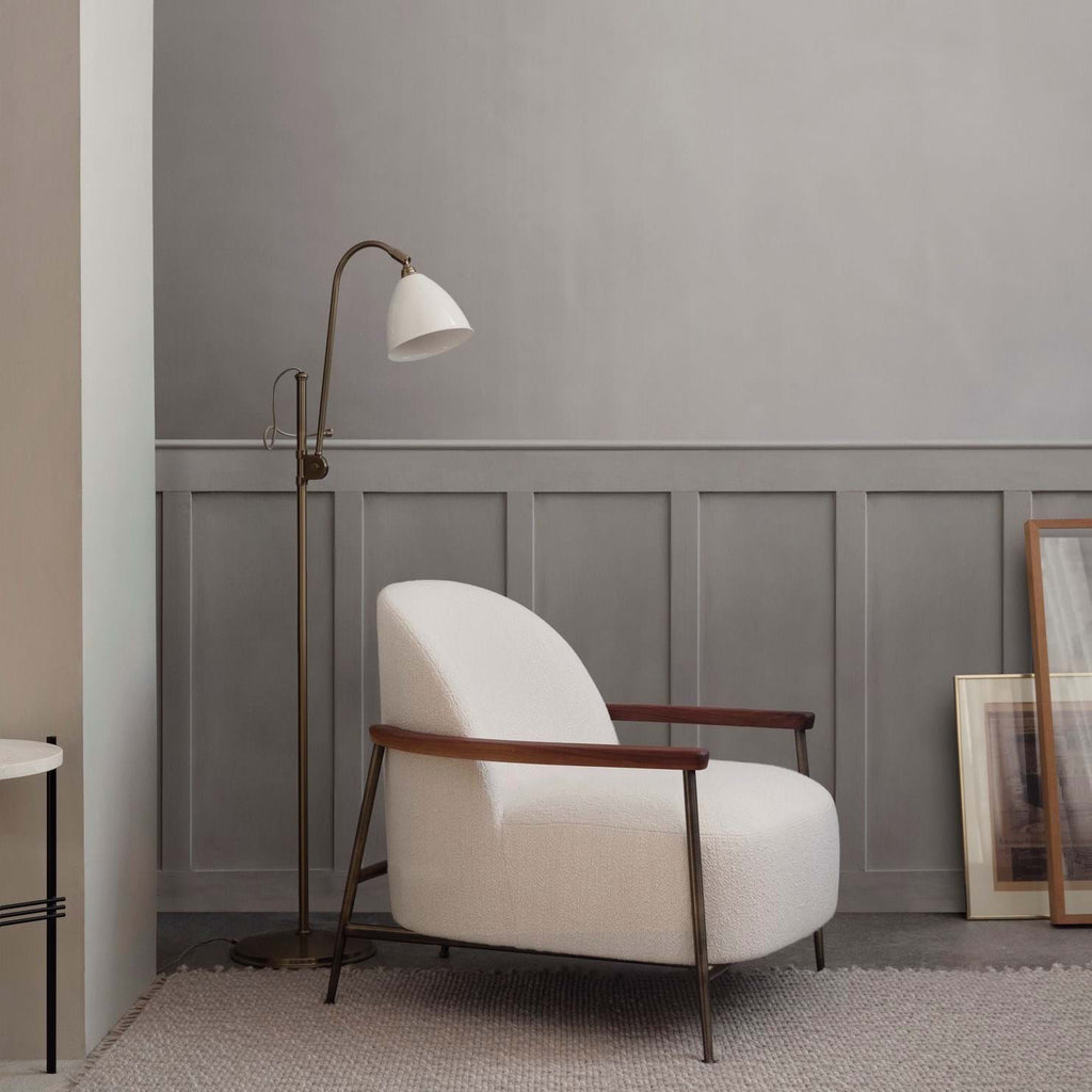 Sejour Lounge Chair With Walnut Armrests Black Matt Base från Vålamagasinet Fåtöljer, Gubi, Image-2