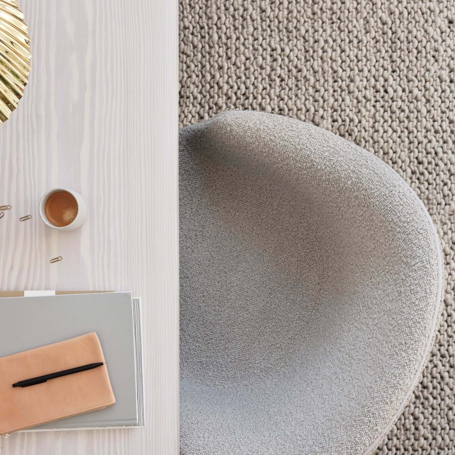 Bat Dining Chair Fully Upholstered Brass Semi Matt från Vålamagasinet Matstolar, Gubi, Image-3