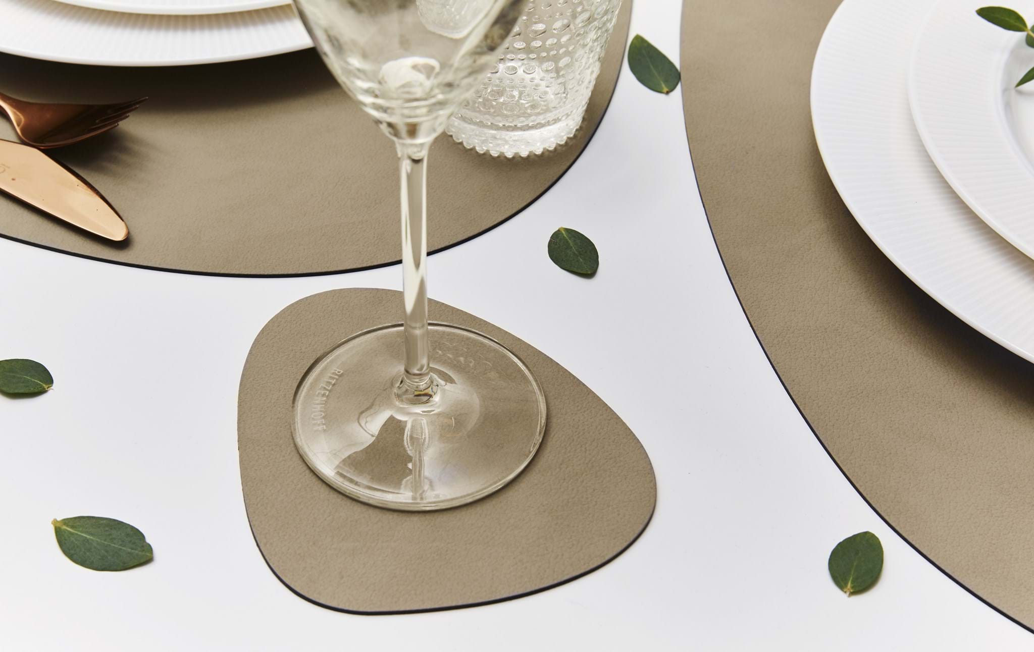 Glass Mat Curve Nupo från Vålamagasinet Brickor och underlägg, Lind DNA, Image-4