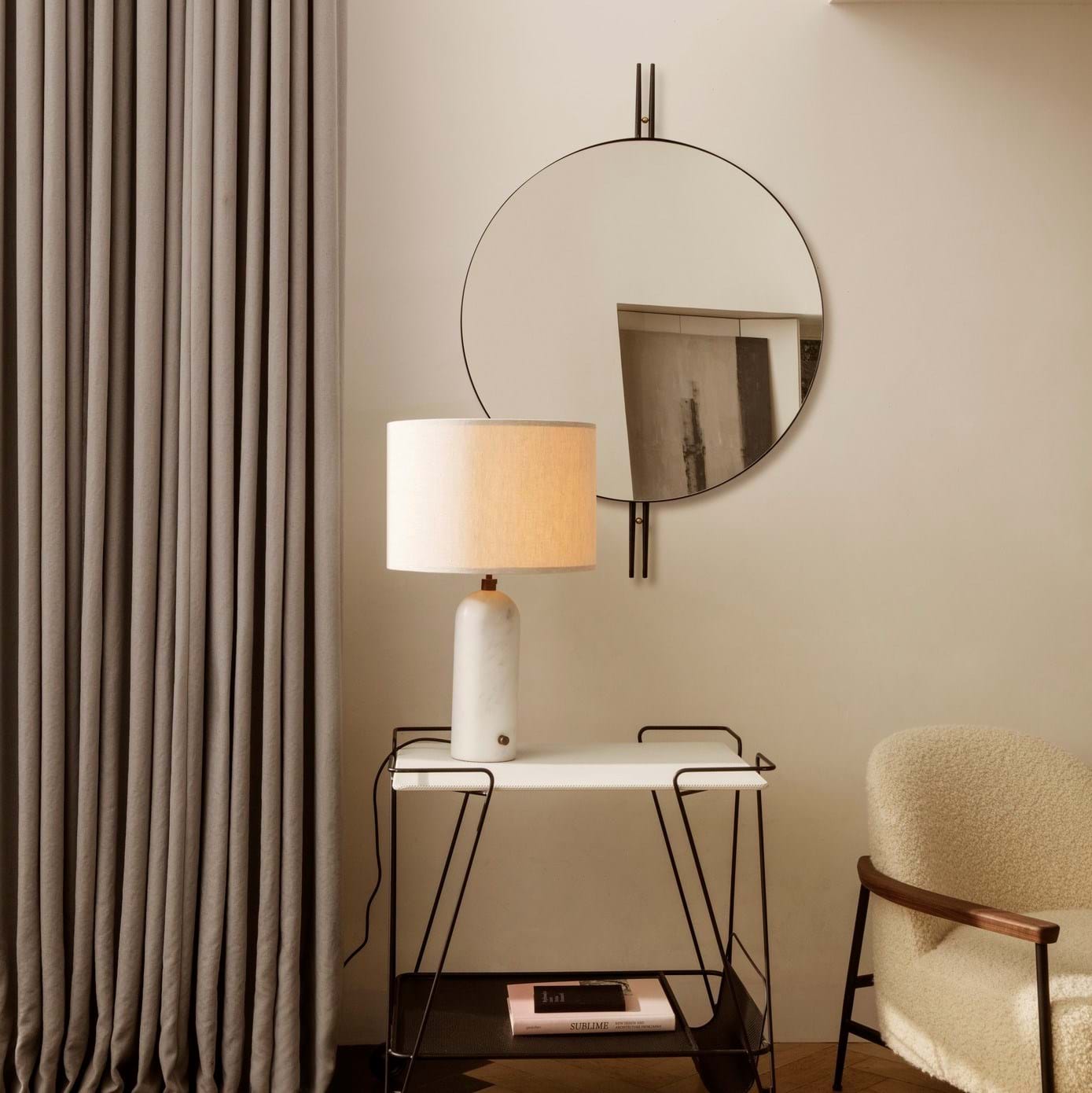 IOI Wall Mirror Round från Vålamagasinet Speglar, Gubi, Image-2