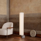 Sejour Lounge Chair With Walnut Armrests Black Matt Base från Vålamagasinet Fåtöljer, Gubi, Image-5