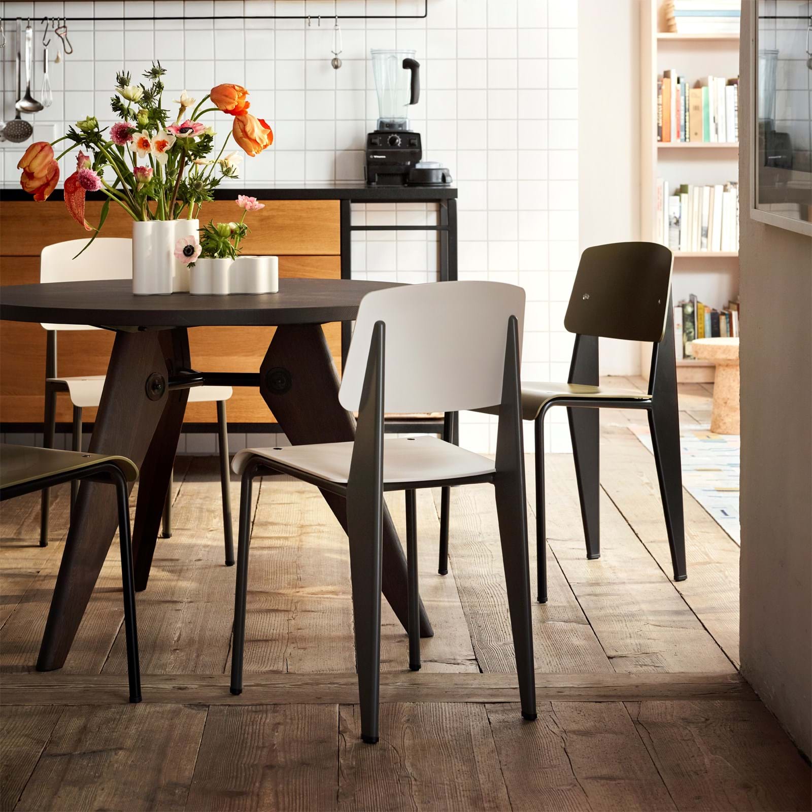 Guéridon Table från Vålamagasinet Matbord, Vitra, Image-3