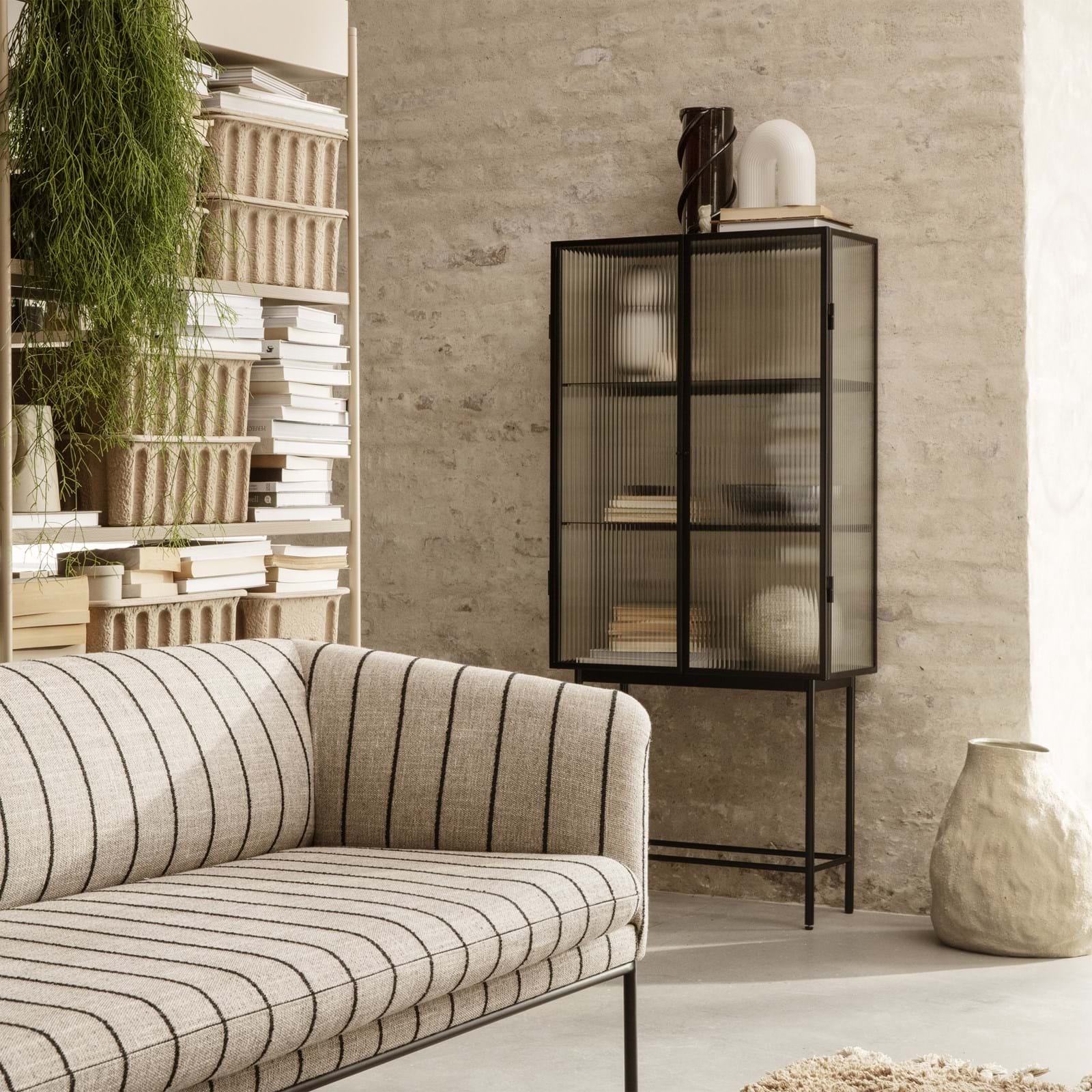 Haze Vitrine Reeded Glass från Vålamagasinet Skåp och vitrinskåp, Ferm Living, Image-2