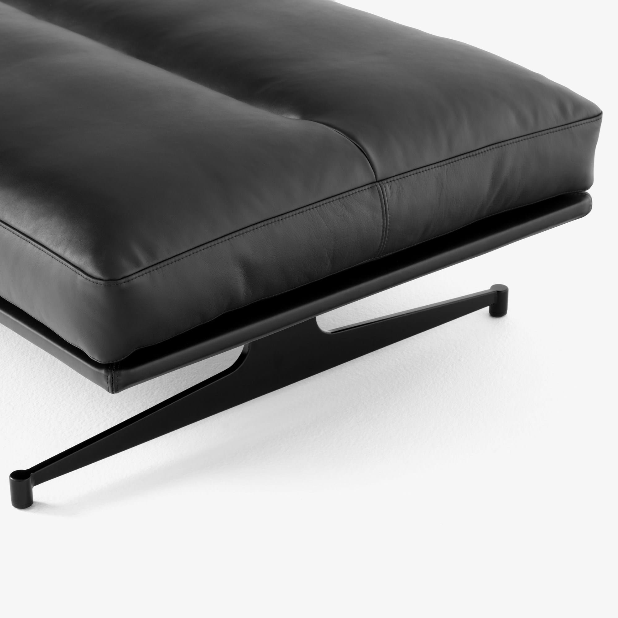 Inland AV32 från Vålamagasinet Fotpallar, &Tradition, Image-2