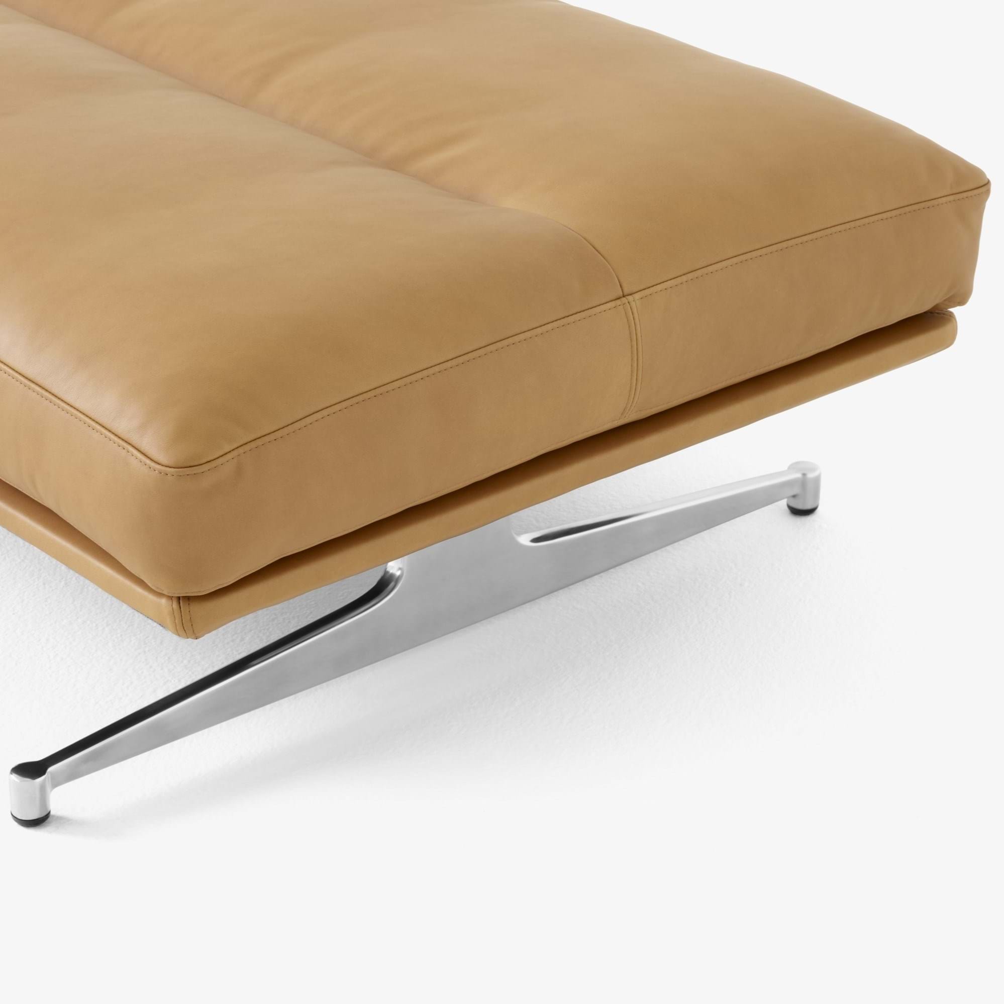 Inland AV32 från Vålamagasinet Fotpallar, &Tradition, Image-2