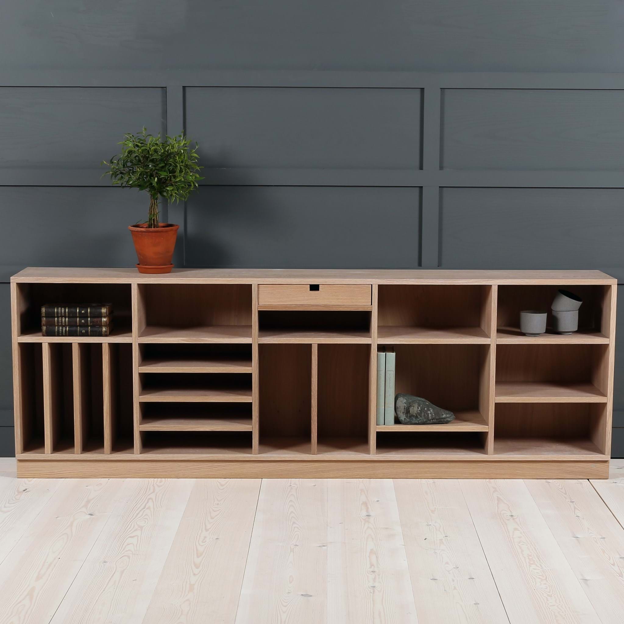 Klinte Hylla Med Sockel från Vålamagasinet Skänkar och sideboards, G.A.D, Image-2