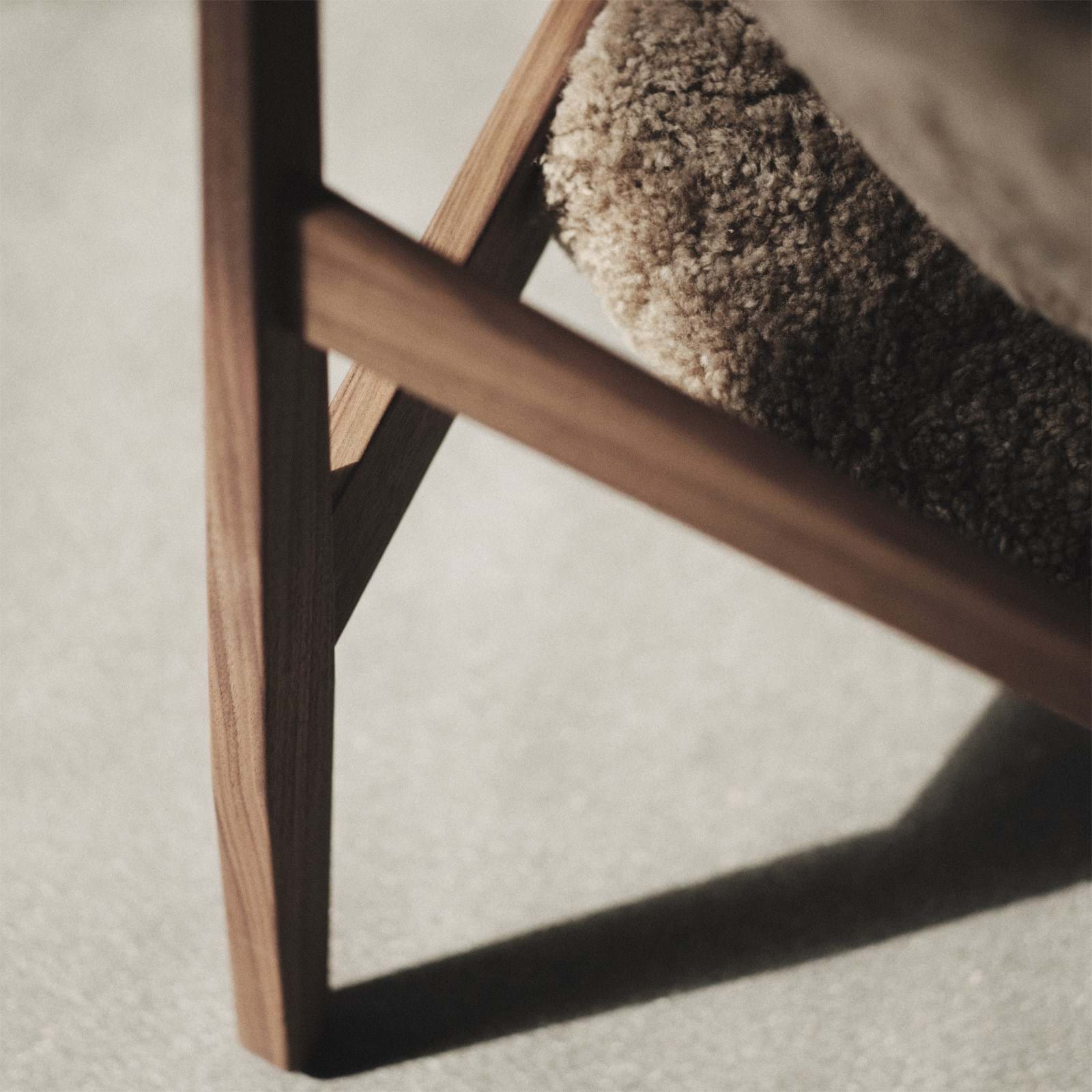 Knitting Lounge Chair Sheepskin från Vålamagasinet Fåtöljer, Audo Copenhagen, Image-3