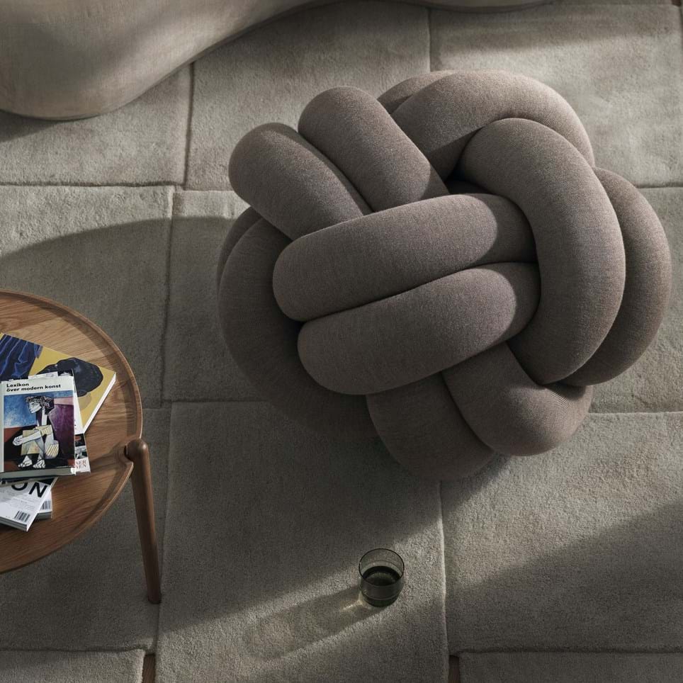 Knot Cushion XL från Vålamagasinet Prydnadskuddar, Design House Stockholm, Image-6