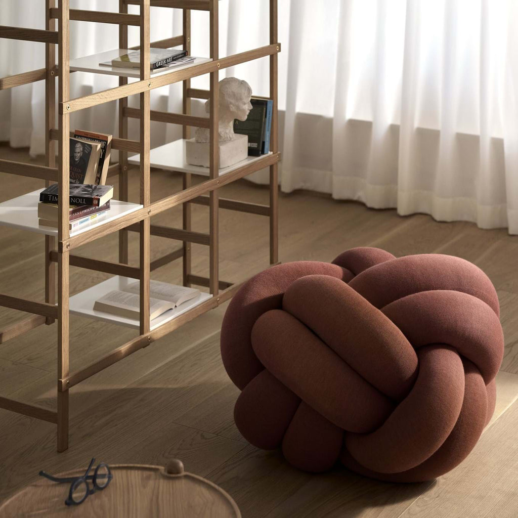 Knot Cushion XL från Vålamagasinet Prydnadskuddar, Design House Stockholm, Image-7