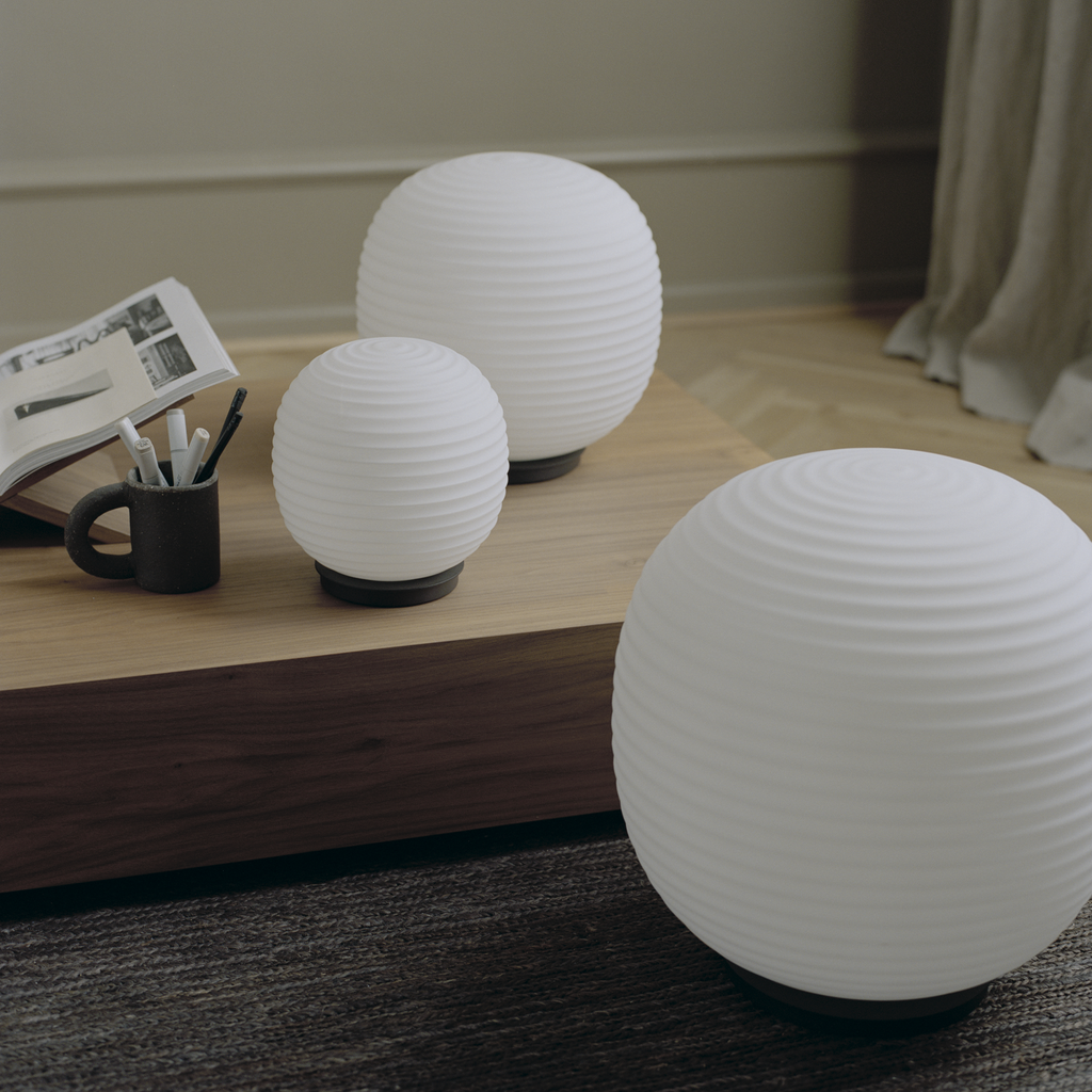 Lantern Globe Table Lamp från Vålamagasinet Bordslampor, New Works, Image-3