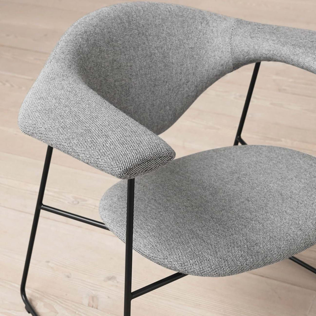 Masculo Dining Chair Fully Upholstered Sledge Base Black från Vålamagasinet Matstolar, Gubi, Image-3