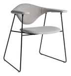 Masculo Dining Chair Fully Upholstered Sledge Base Black från Vålamagasinet Matstolar, Gubi, Image-1