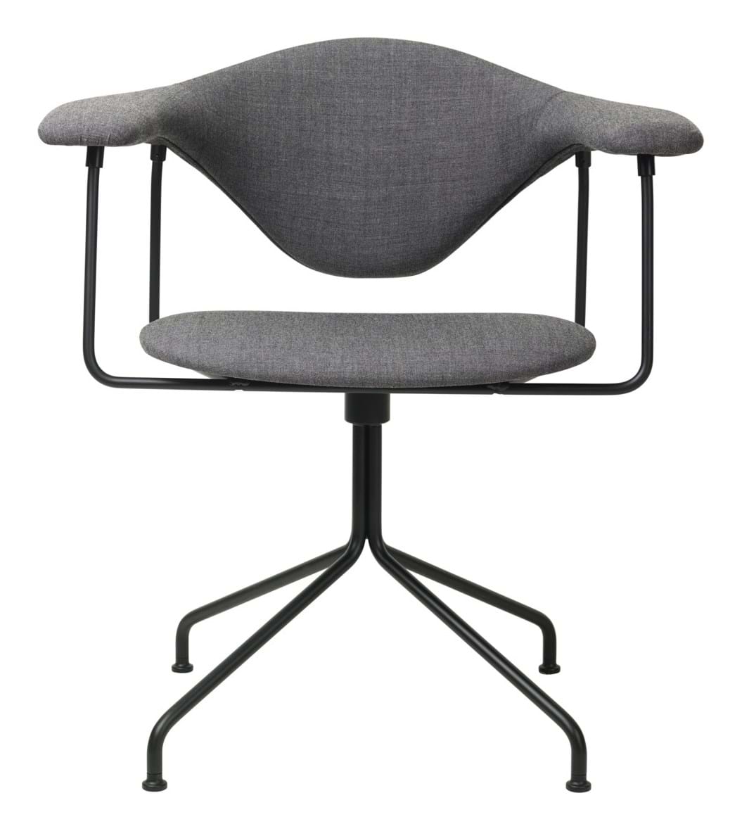 Masculo Meeting Chair Fully Upholstered Swivel Base Black från Vålamagasinet Skrivbordsstolar, Gubi, Image-1