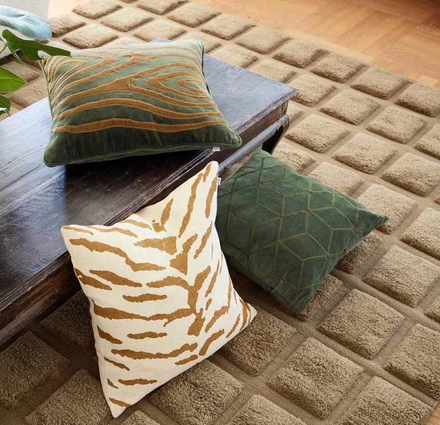 Vir Velvet Cushion Cover 50x50 från Vålamagasinet Prydnadskuddar, Chhatwal & Jonsson, Image-2