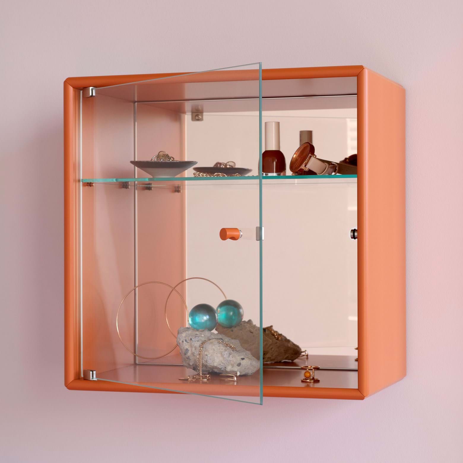 Perfume Cabinet från Vålamagasinet Skåp och vitrinskåp, Montana, Image-2