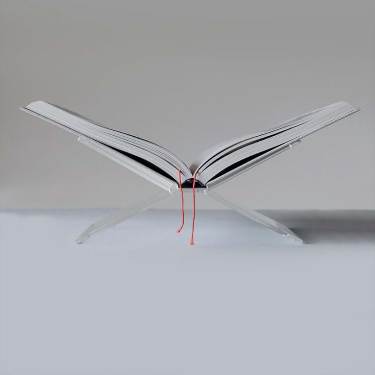 NM Bookstand X Clear från Vålamagasinet Presenttips, New Mags, Image-2