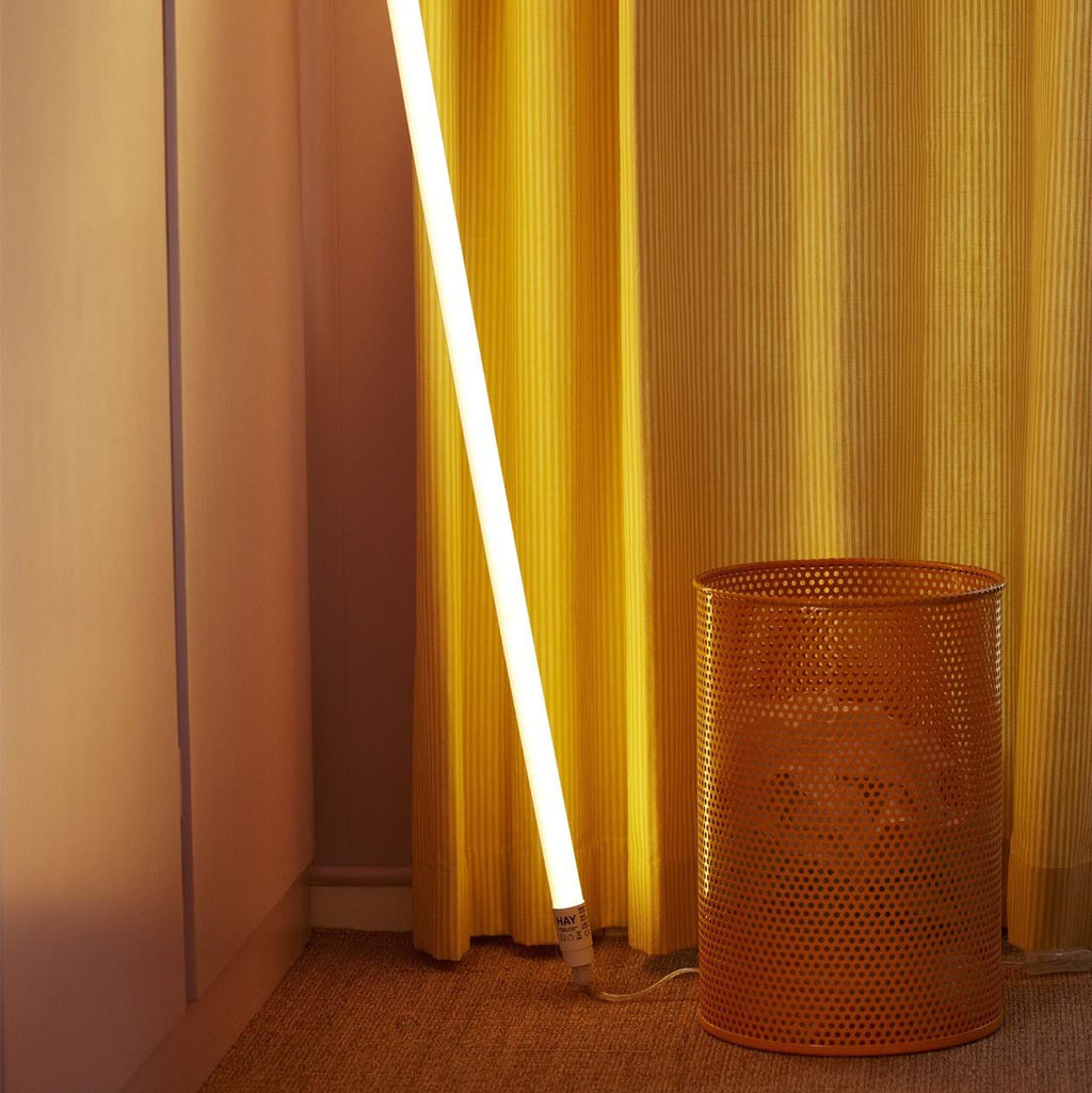 Neon Tube LED från Vålamagasinet Golvlampor, HAY, Image-4
