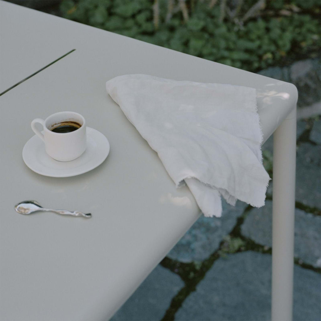 May Table 85x85 cm från Vålamagasinet Matbord utemöbler, New Works, Image-3