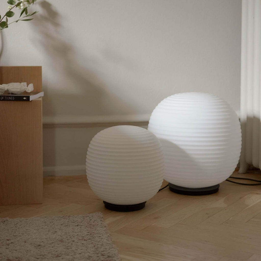 Lantern Globe Table Lamp från Vålamagasinet Bordslampor, New Works, Image-5
