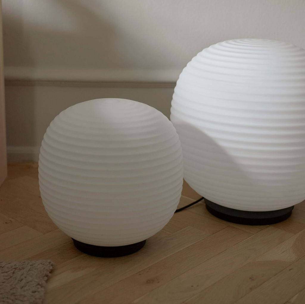 Lantern Globe Table Lamp från Vålamagasinet Bordslampor, New Works, Image-6