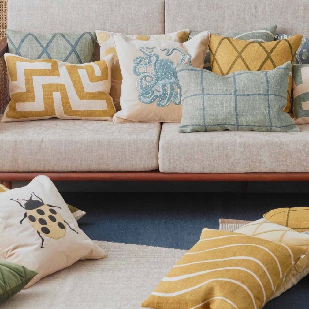 Octopus Embroidered Velvet Kuddfodral 50x50 från Vålamagasinet Prydnadskuddar, Chhatwal & Jonsson, Image-3