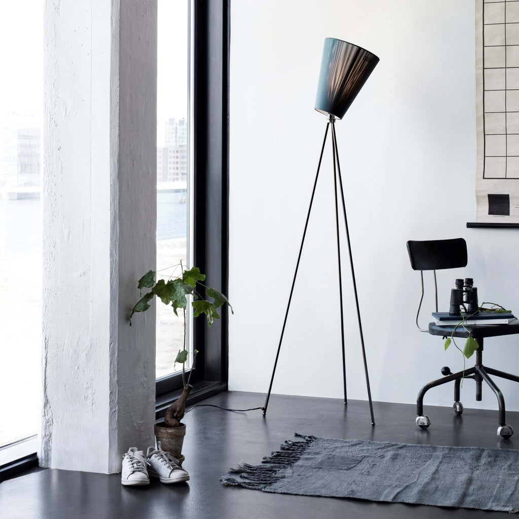 Oslo Wood Black Base från Vålamagasinet Golvlampor, Northern, Image-2