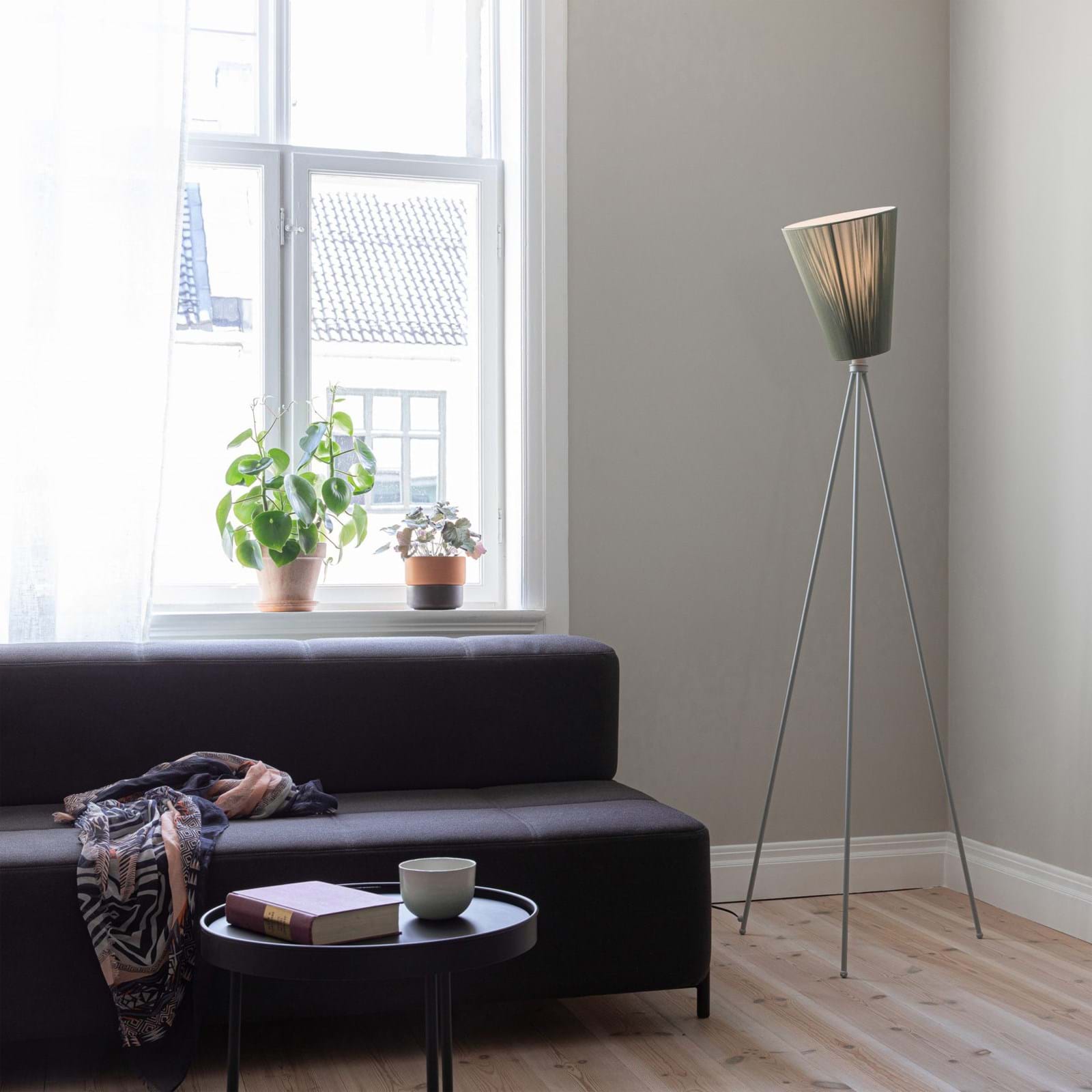 Oslo Wood Light Grey Base från Vålamagasinet Golvlampor, Northern, Image-2