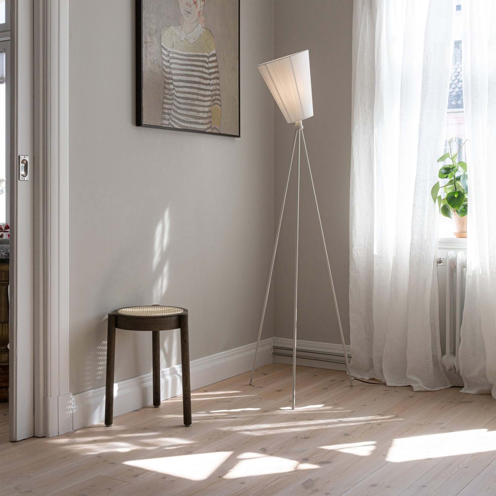 Oslo Wood Light Grey Base från Vålamagasinet Golvlampor, Northern, Image-3