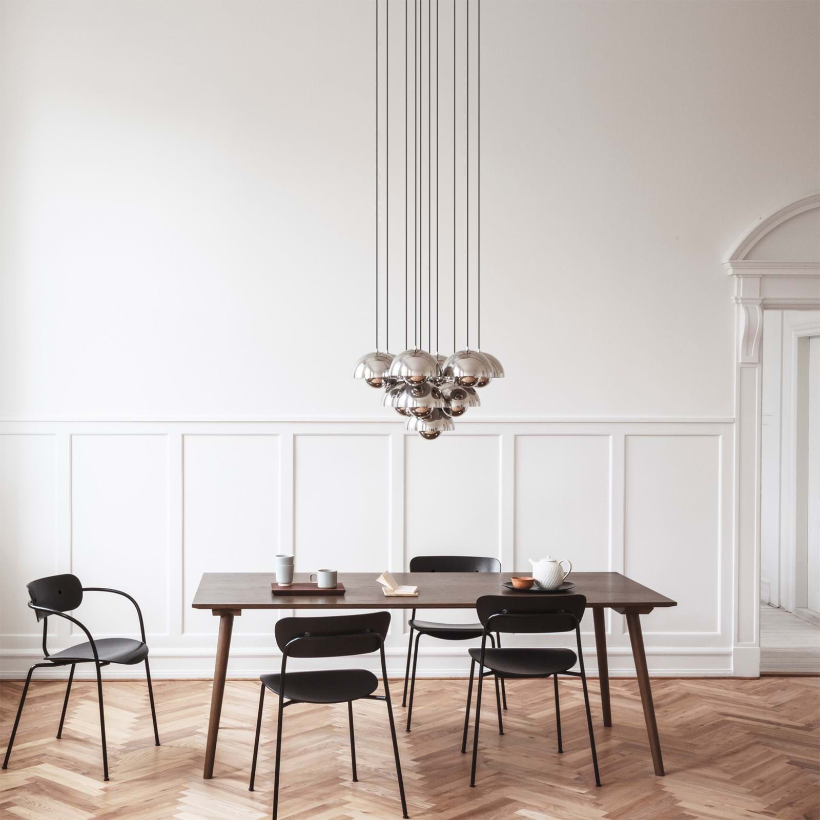 Pavilion Chair AV1 från Vålamagasinet Matstolar, &Tradition, Image-2