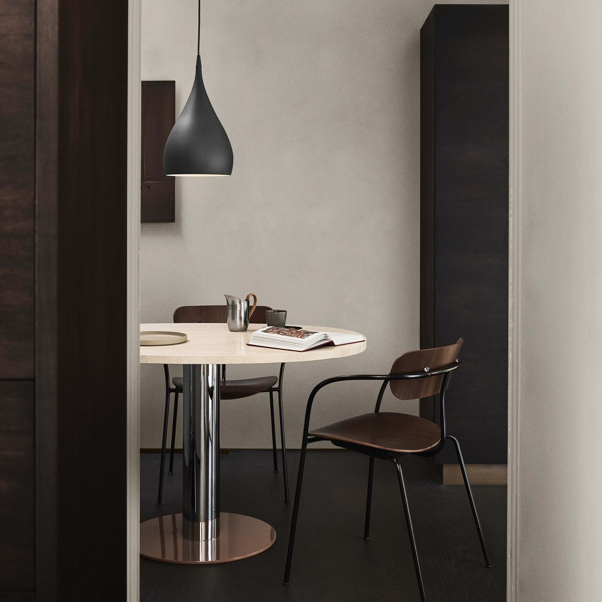 Pavilion Armchair AV2 från Vålamagasinet Matstolar, &Tradition, Image-3