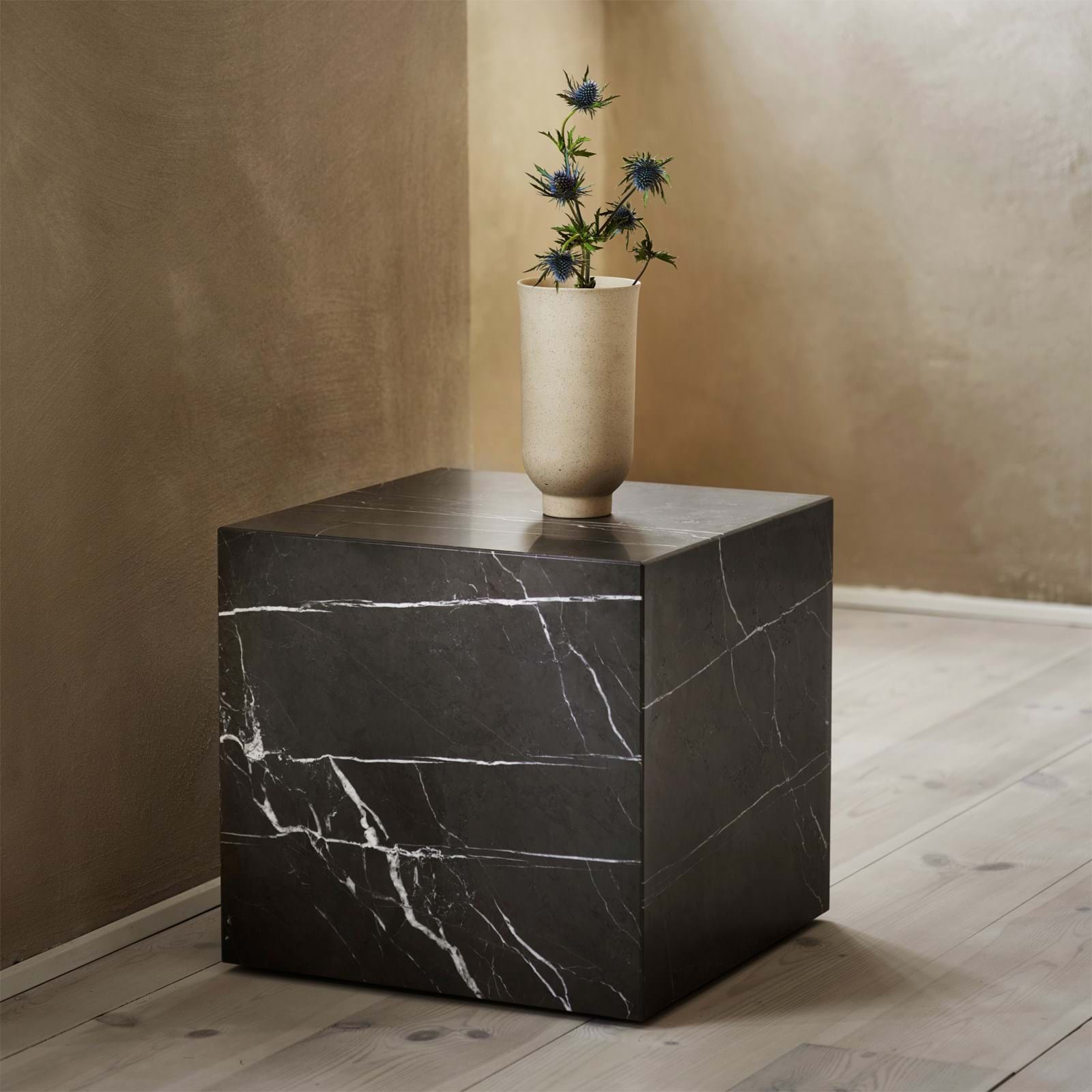 Plinth Cubic från Vålamagasinet Sidobord, Audo Copenhagen, Image-2