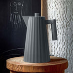 Plisse Elektrisk Vattenkokare 1,7 L från Vålamagasinet Presenttips, Alessi, Image-2