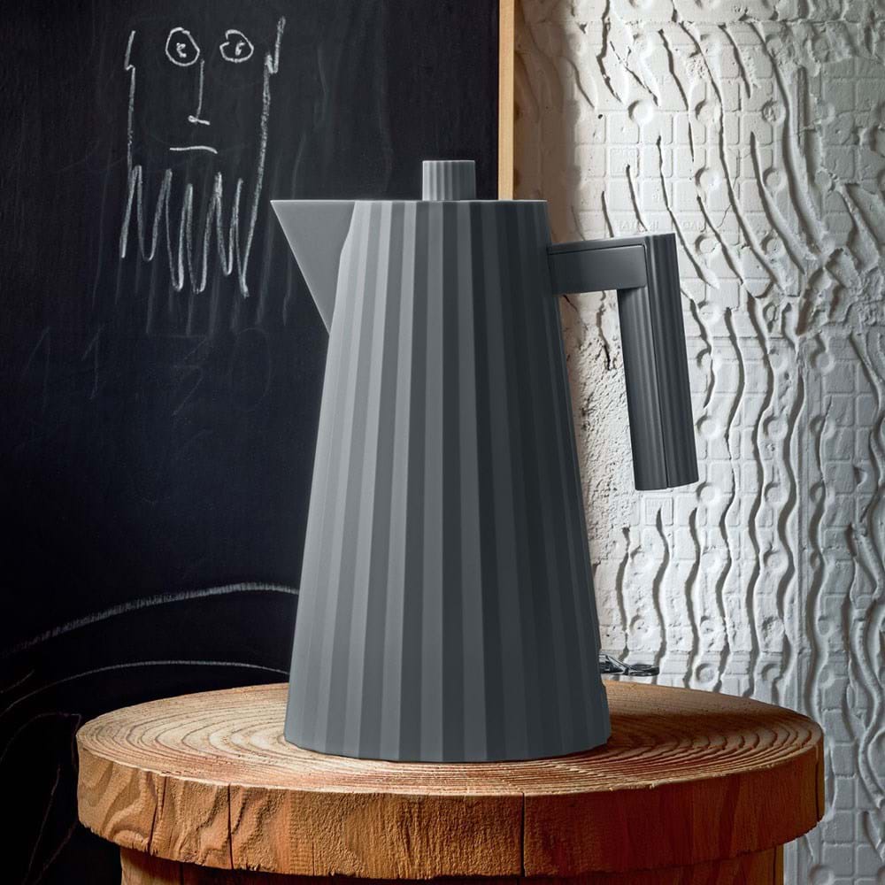 Plisse Elektrisk Vattenkokare 1,7 L från Vålamagasinet Presenttips, Alessi, Image-2