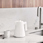 Plisse Elektrisk Vattenkokare 1 L från Vålamagasinet Presenttips, Alessi, Image-3